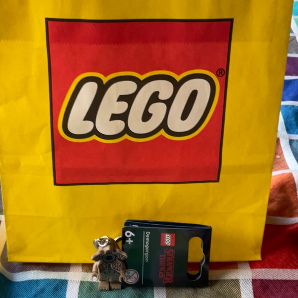 RARE 🪰 LEGO STRANGER THINGS DEMOGORGON  KEY CHAIN 🪰  NWT🪰 - Picture 3 of 16